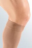 Medi - Mediven Plus - Calze compressive medicali classe 2, punta aperta - AD Gambaletto (paio) - Colore : Beige- Taglia : III- Versione : Corto